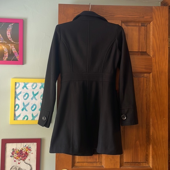 Beautiful black coat - Picture 2 of 4